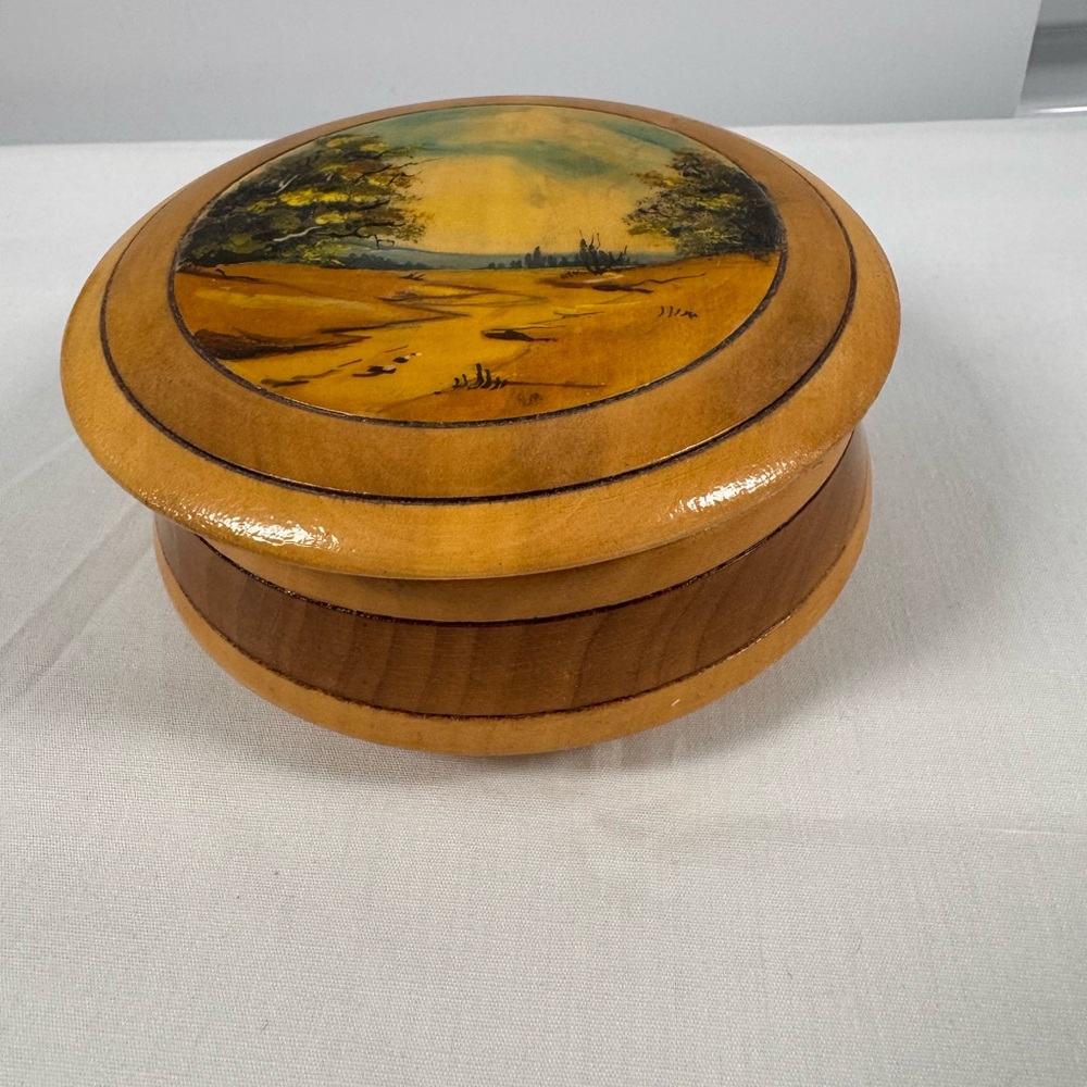 Vintage Round Box Cover Landscape on Cover Warm Tan 6" Round - Picture 6 of 11
